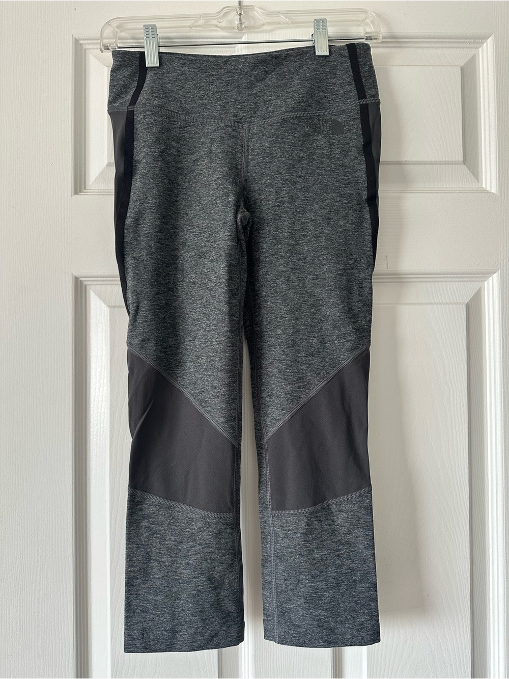 The North Face Charcoal Heather & Black Capri Leggings Women’s size S